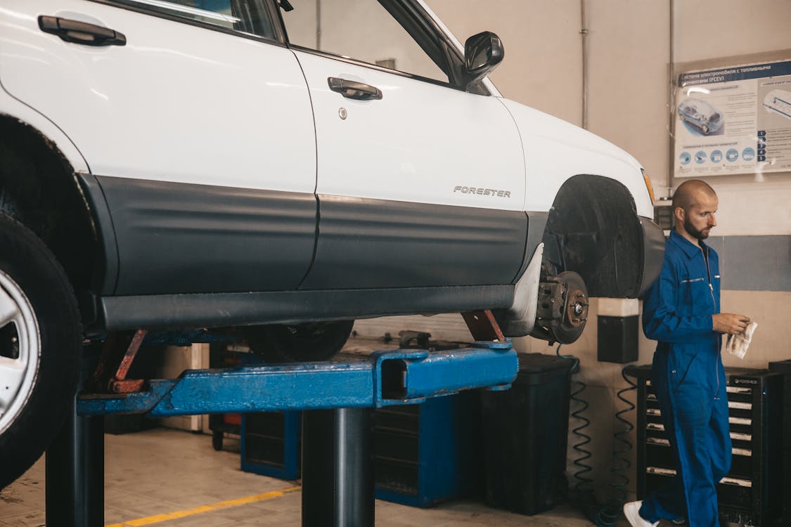 Affordable mobile mechanic working near a white car in Oklahoma City — cheapest mobile mechanic service