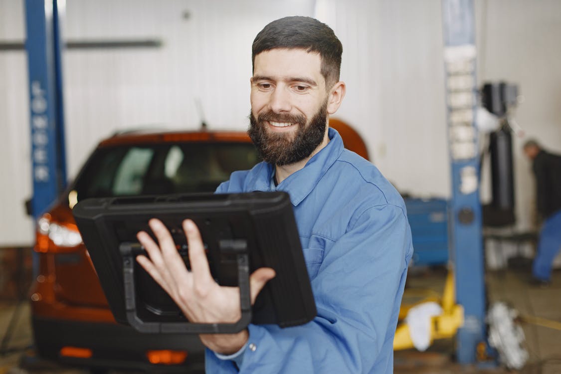 Mobile car service technician performing an oil change at a customer's home in Oklahoma City